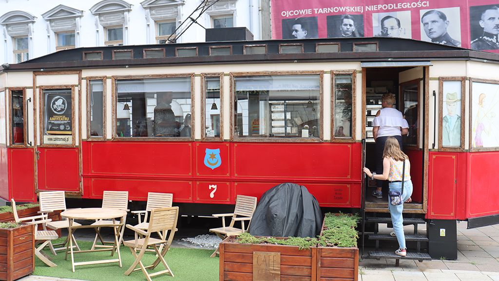 Attractions in Tarnow - the best places and sights to visit Cafe Tram