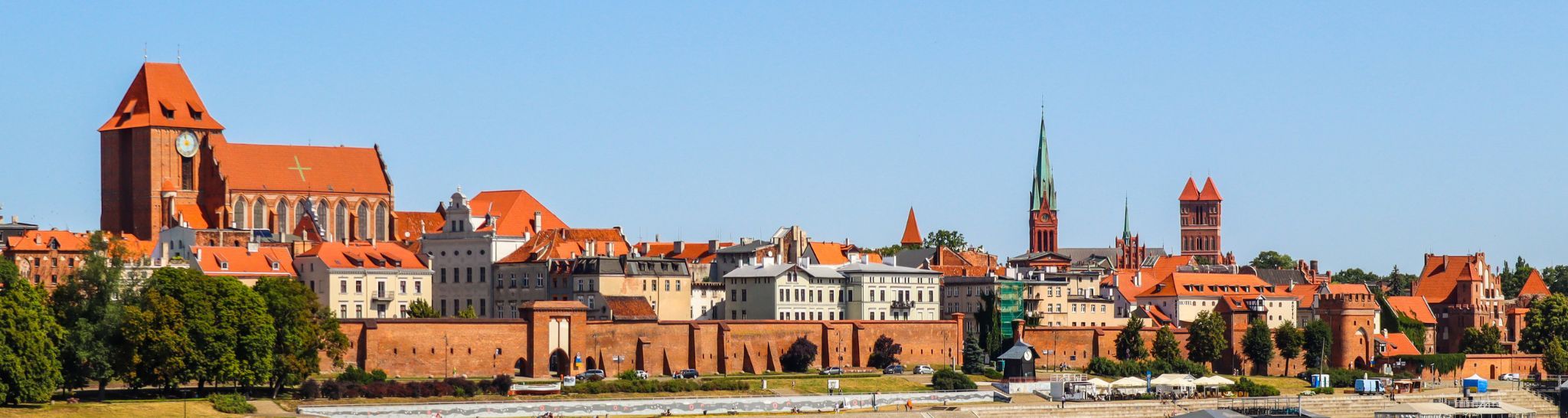 panorama of Toruń at night